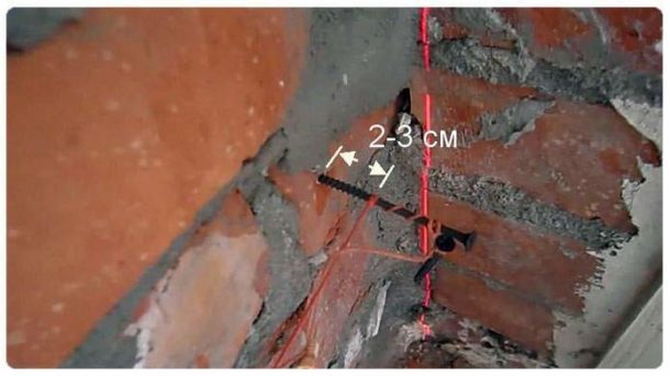 Определите кривизну стены