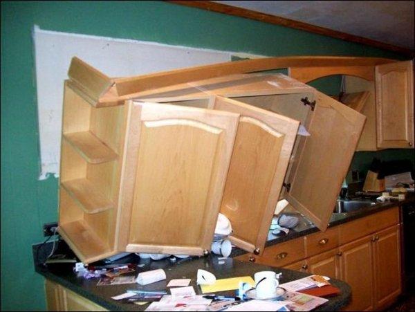 Упавший шкаф