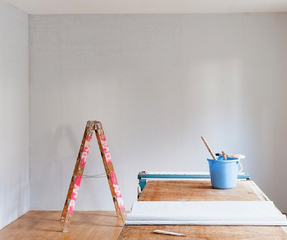 Структурная штукатурка для внутренней отделки стен: виды, свойства, фото