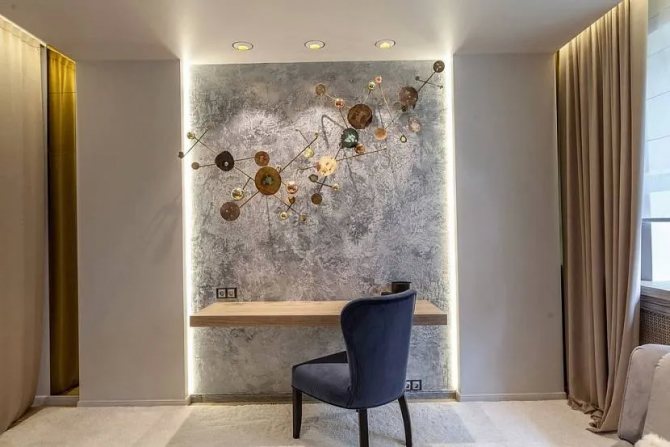 Стол возле ниши